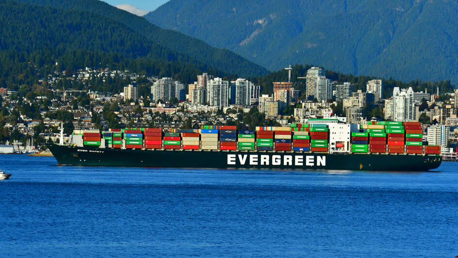 Cargo_ship_Vidar_Nordli-Mathisen_on_Unsplash.jpg