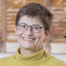 Corinna Kreidler, arbeitet als unabhängige Expertin seit 20 Jahren in der humanitären Hilfe, vor allem in Krisenländern wie Angola, Liberia, Sudan und DR Kongo. 