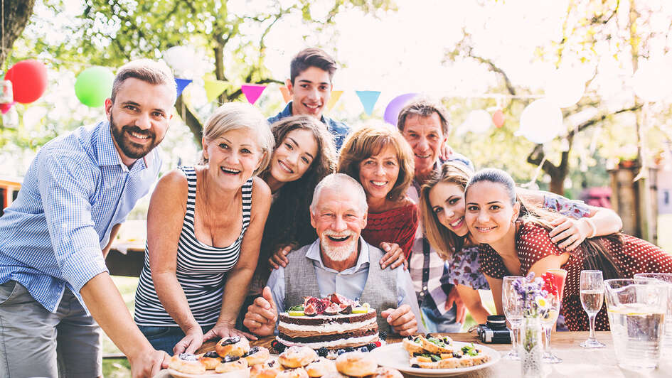 Symbolbild Gruppenfoto Familie.