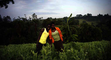 Farmer Joseph Mugabe und seine Frau Rose sind glücklich: Die landwirtschaftliche Ausbildung innerhalb des Programms "Skill up!" in Fort Portal, Uganda hat ihr Einkommen verbessert.