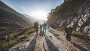 2019-nepal-reise-originalbootcamp-landschaft-wandern-C_Chris_Adelmann.JPG Wanderung beim Projetbesuch in Nepal, 2019.