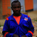 Green Colleges in Uganda: Cypriano macht eine Ausbildung zum Solarinstallateur.
