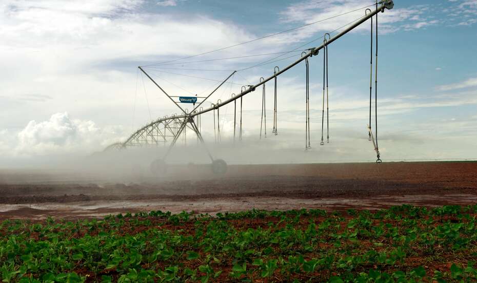 Bewaesserung-feld-soja-brasilien-cerrado_wwf.jpg