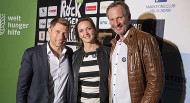 Rock gegen Hunger 2019 in der Live Music Hall in Köln. Von li. nach r.: Mathias Mogge, Generalsekretär der Welthungerhilfe, Irene Schönmann, Vorstand Kommunikation Marketing Club Köln-Bonn und Jürgen Linnenbürger, Vorstand Marketing Club Köln-Bonn bei Rock gegen Hunger 2019 in Köln.